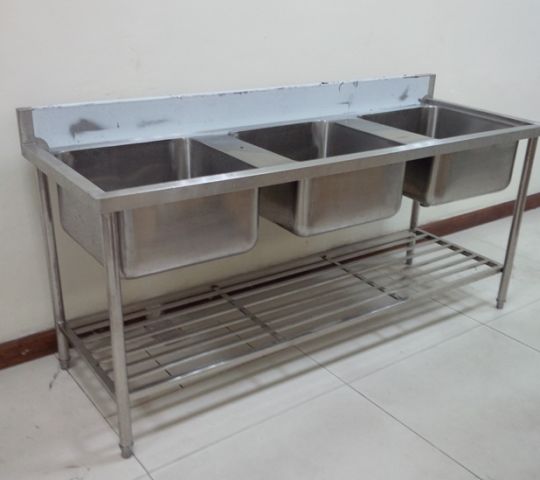 Chậu rửa inox 3 ngăn cho nhà hàng bếp công nghiệp